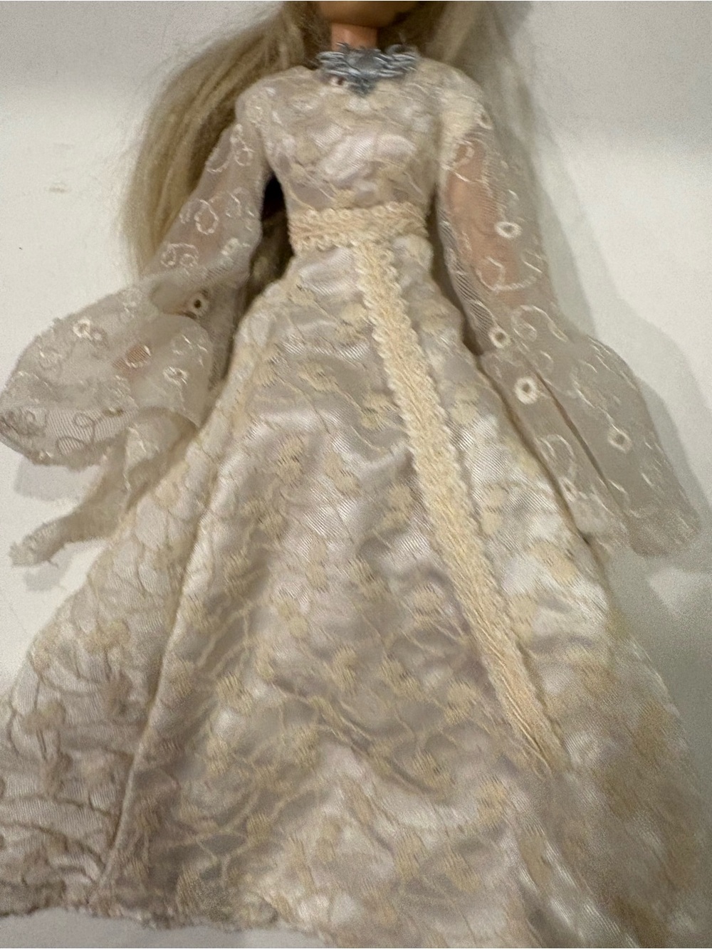 2004 Barbie Galadriel doll: The Lord of the Rings: The Fellowship of the Ring - Picture 4 of 8